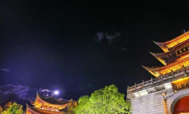 现在去云南旅游适合带什么衣服